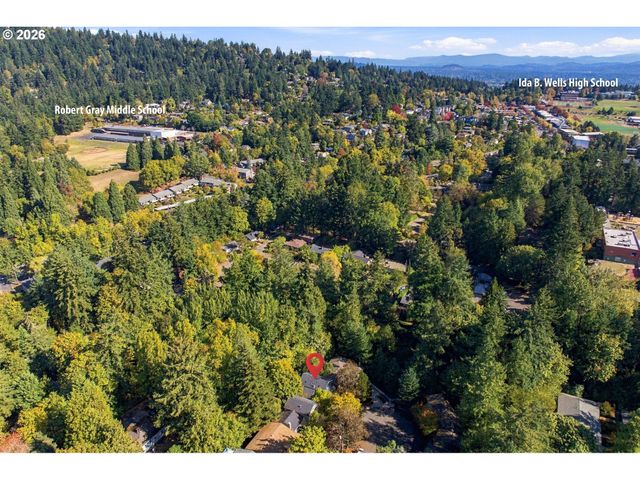 2723 Sw CAROLINA St, Portland, OR 97239