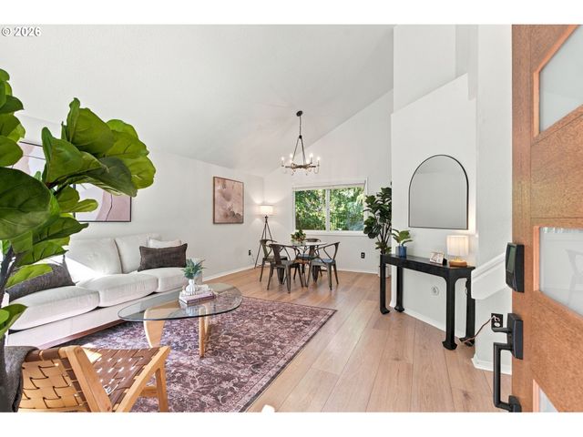 2723 Sw CAROLINA St, Portland, OR 97239