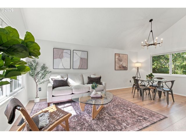 2723 Sw CAROLINA St, Portland, OR 97239