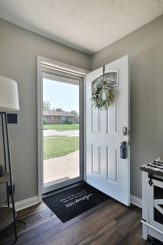 4800 Hillcrest Street N, Hilliard, OH 43026