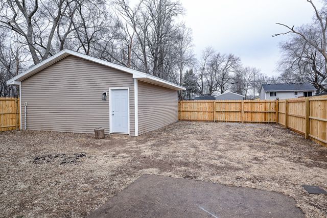 2830 Scott Avenue, Des Moines, IA 50317