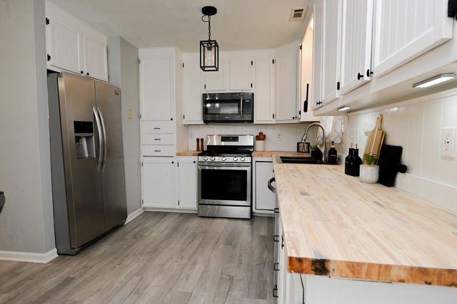 2830 Scott Avenue, Des Moines, IA 50317