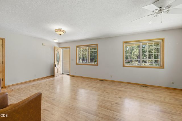 15640 Woodgreen Court, La Pine, OR 97739