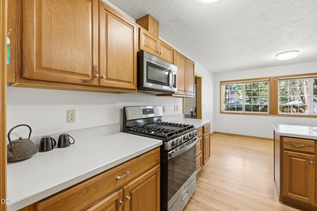 15640 Woodgreen Court, La Pine, OR 97739