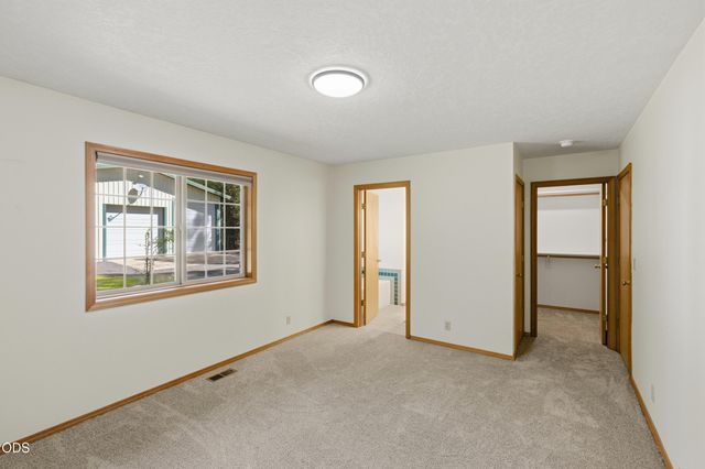 15640 Woodgreen Court, La Pine, OR 97739