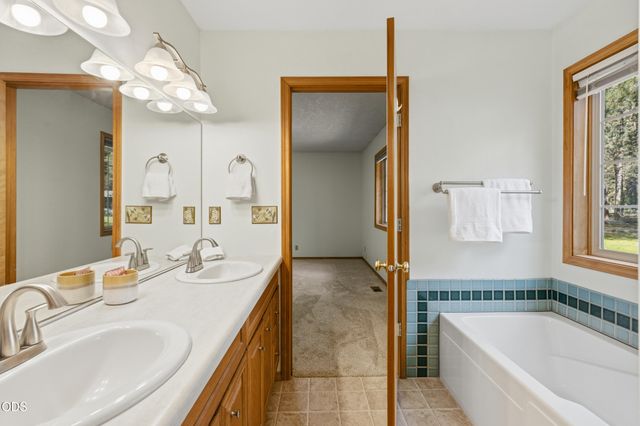 15640 Woodgreen Court, La Pine, OR 97739