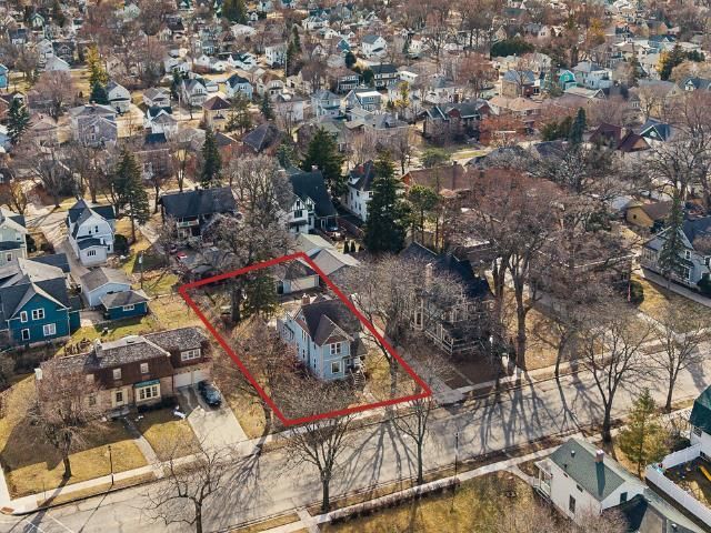 302 E DIVISION STREET, Fond Du Lac, WI 54935