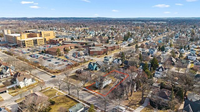 302 E DIVISION STREET, Fond Du Lac, WI 54935