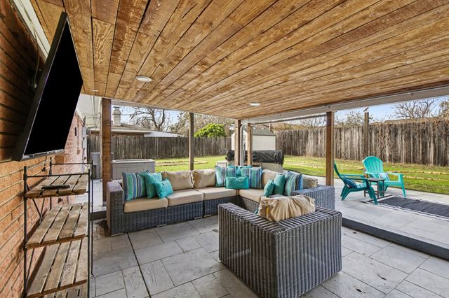 1113 Norwood Drive, Hurst, TX 76053