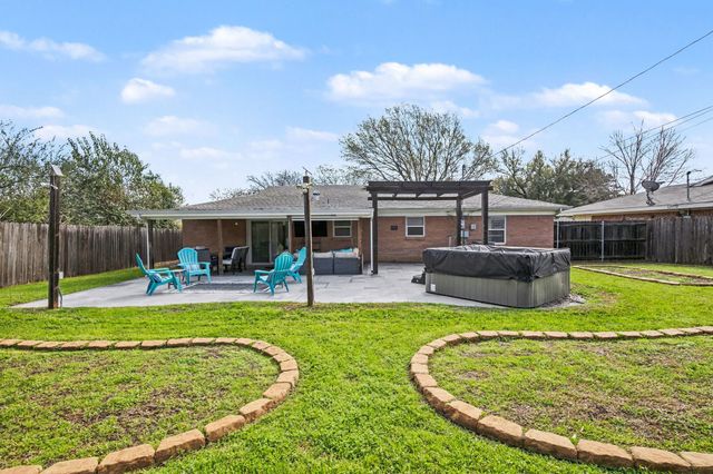 1113 Norwood Drive, Hurst, TX 76053