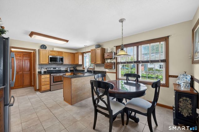 14 Hampden Place, Windsor, CT 06095