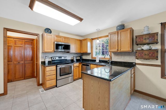 14 Hampden Place, Windsor, CT 06095