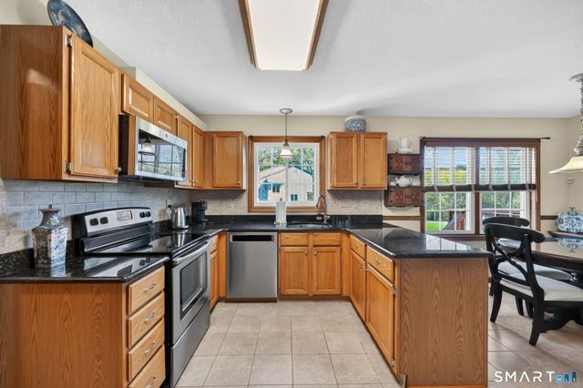 14 Hampden Place, Windsor, CT 06095