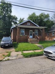 18 Lee Avenue, Ferguson, MO 63135