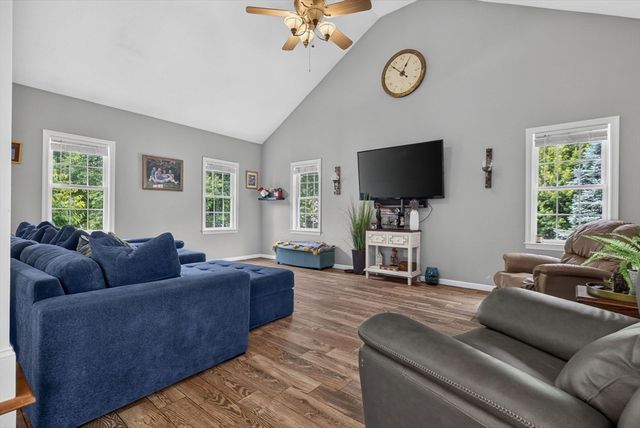 4 Kybren Cir, Mansfield, MA 02048