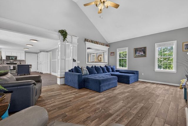 4 Kybren Cir, Mansfield, MA 02048