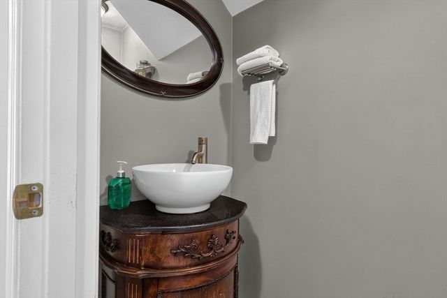 4 Kybren Cir, Mansfield, MA 02048