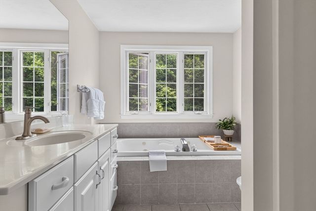 4 Kybren Cir, Mansfield, MA 02048