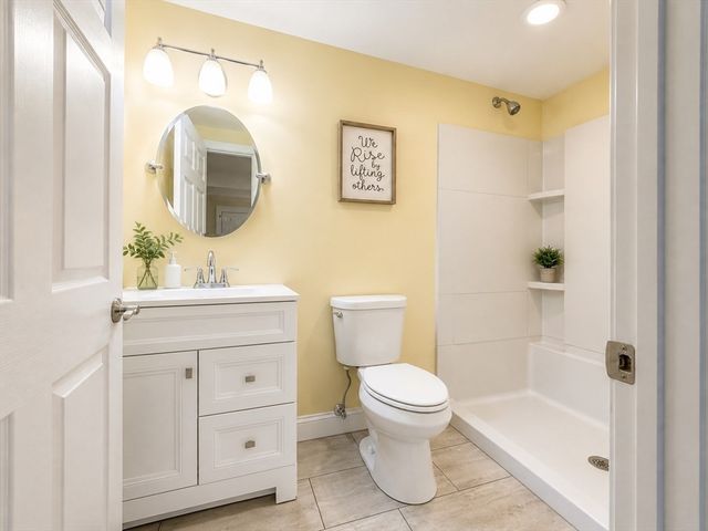 4 Kybren Cir, Mansfield, MA 02048