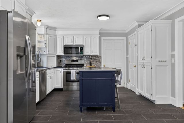 4 Kybren Cir, Mansfield, MA 02048