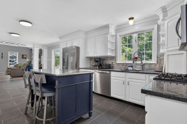 4 Kybren Cir, Mansfield, MA 02048