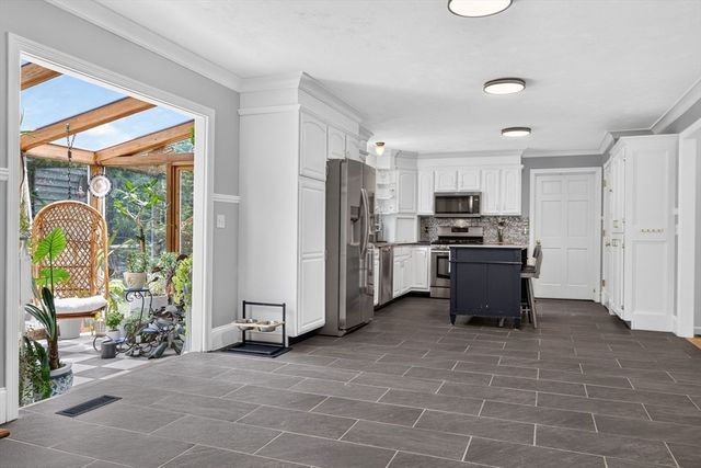 4 Kybren Cir, Mansfield, MA 02048