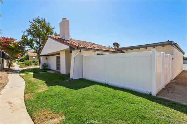 330 King Court, Hemet, CA 92543