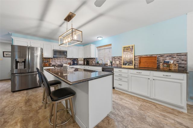2746 Hopson Drive, Athens, TX 75752