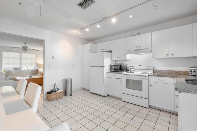 11 Sailfish Lane, Ocean Ridge, FL 33435