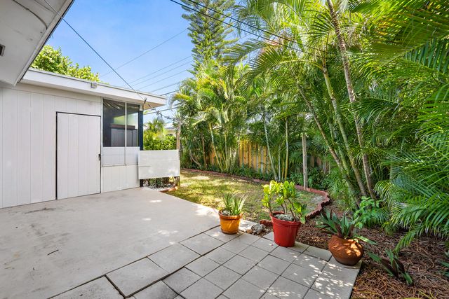 11 Sailfish Lane, Ocean Ridge, FL 33435