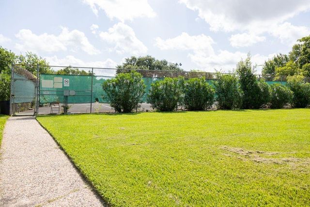 9517 Fondren Road, Houston, TX 77074