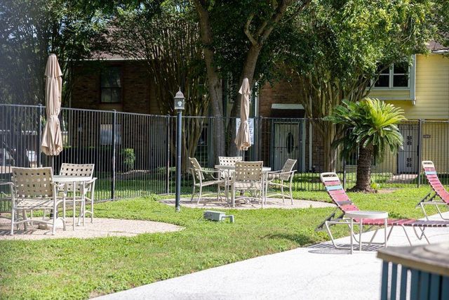 9517 Fondren Road, Houston, TX 77074