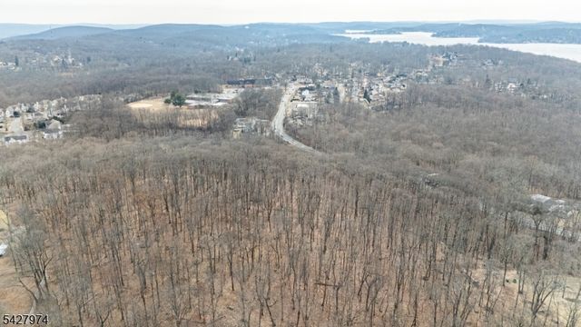 176 Espanong Rd, Jefferson Twp., NJ 07849