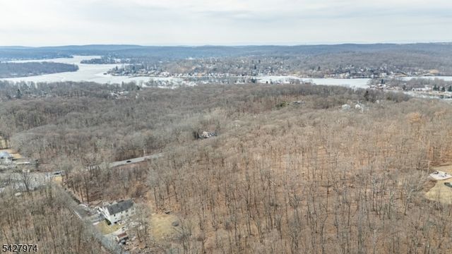 176 Espanong Rd, Jefferson Twp., NJ 07849