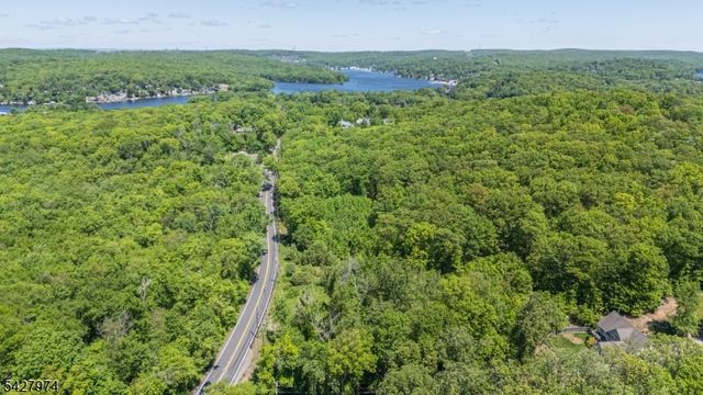 176 Espanong Rd, Jefferson Twp., NJ 07849
