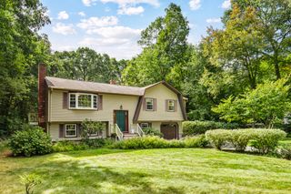 23 Teresa Rd, Hopkinton, MA 01748