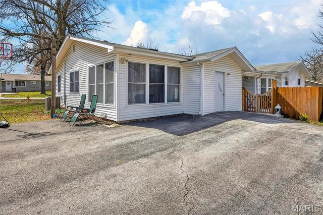 2855 E Lombard Street, Springfield, MO 65802