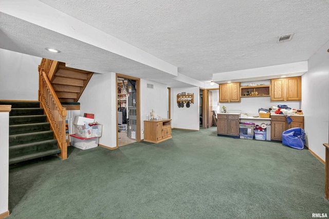 3374 N WILLOW Court, Bettendorf, IA 52722