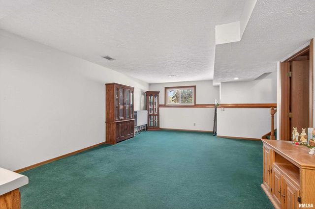 3374 N WILLOW Court, Bettendorf, IA 52722