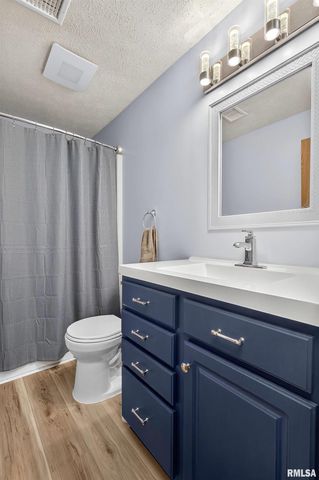 3374 N WILLOW Court, Bettendorf, IA 52722