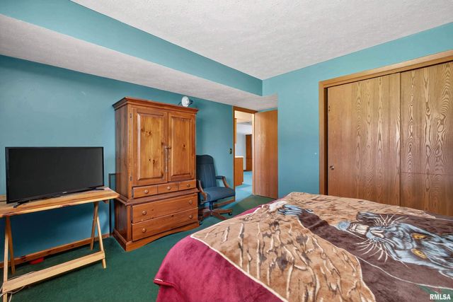 3374 N WILLOW Court, Bettendorf, IA 52722