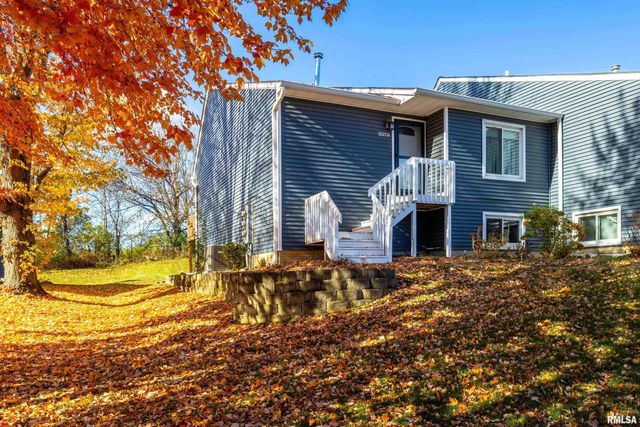 3374 N WILLOW Court, Bettendorf, IA 52722