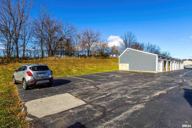 3374 N WILLOW Court, Bettendorf, IA 52722