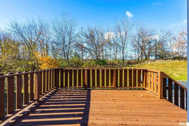 3374 N WILLOW Court, Bettendorf, IA 52722