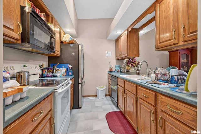 3374 N WILLOW Court, Bettendorf, IA 52722