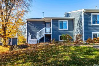 3374 N WILLOW Court, Bettendorf, IA 52722
