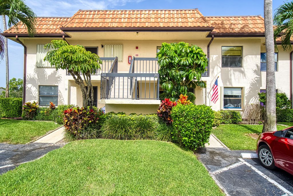 7257 Golf Colony Court 202, Lake Worth, FL 33467
