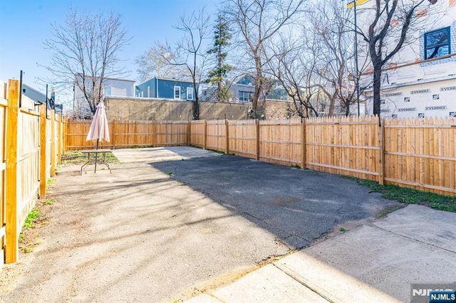 204 19th Avenue, Irvington, NJ 07111