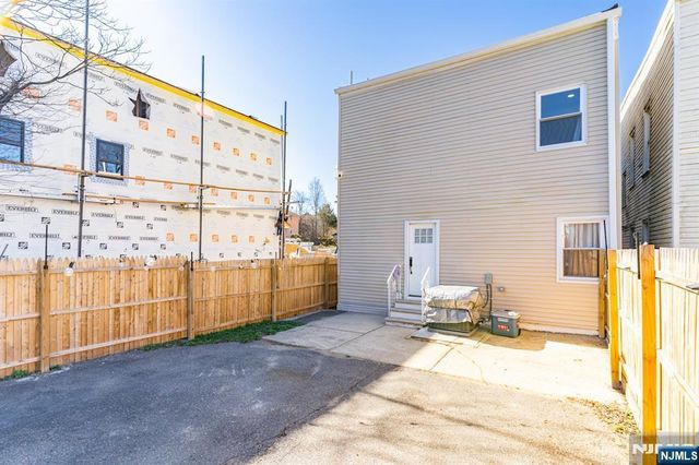 204 19th Avenue, Irvington, NJ 07111