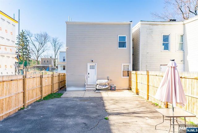 204 19th Avenue, Irvington, NJ 07111